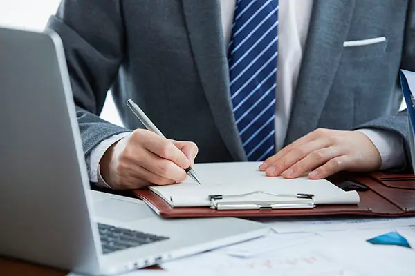 骑手手持国旗要求是什么